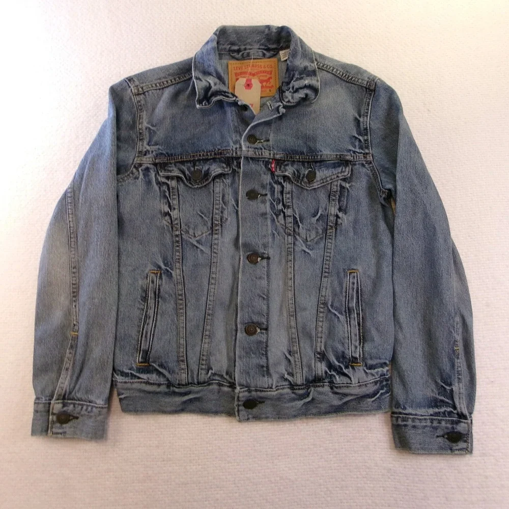 NWT Levi's Mens S Denim Trucker Jacket Blue Light‎ Wash Button Up
